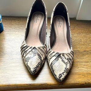 Clarks Snake pattern size 8 worn only once